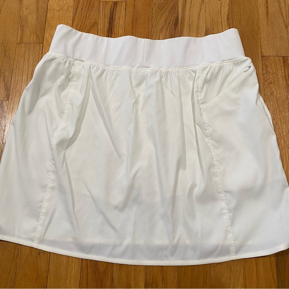 The North Face Women’s White Classic Skort - Picture 4 of 6